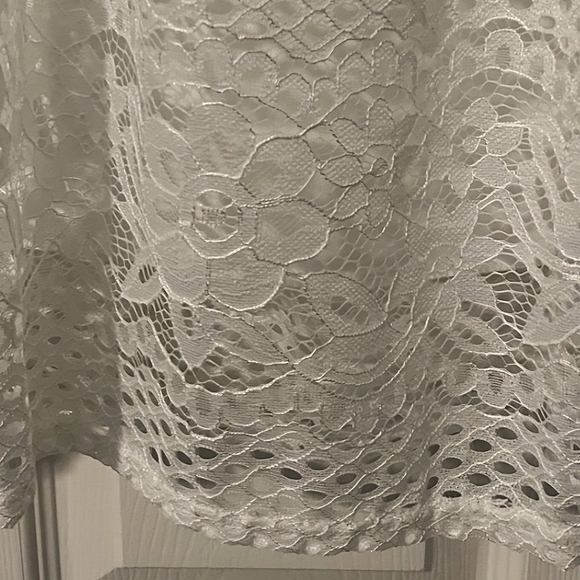 Metrowear high waisted lace skirt in  a cream color, lined in a size XL - Picture 3 of 13